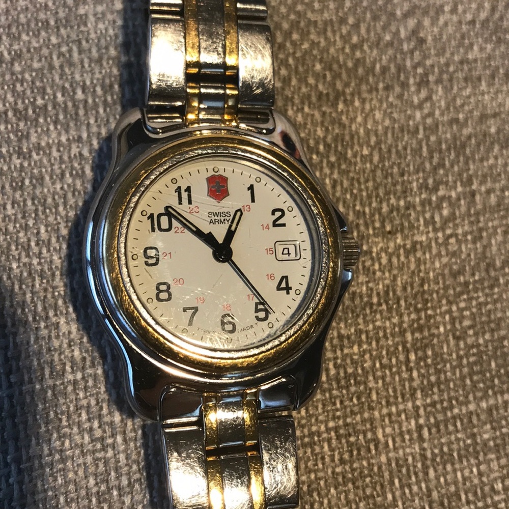 Vint. Victorinox Swiss army officers watch {ACC - Picture 2 of 6